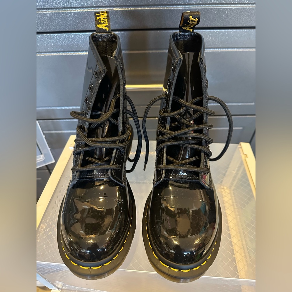 Dr. Martens (Doc Martens) Combat Patent Leather Black Boots 
Sz 5/ EU37- fit 6